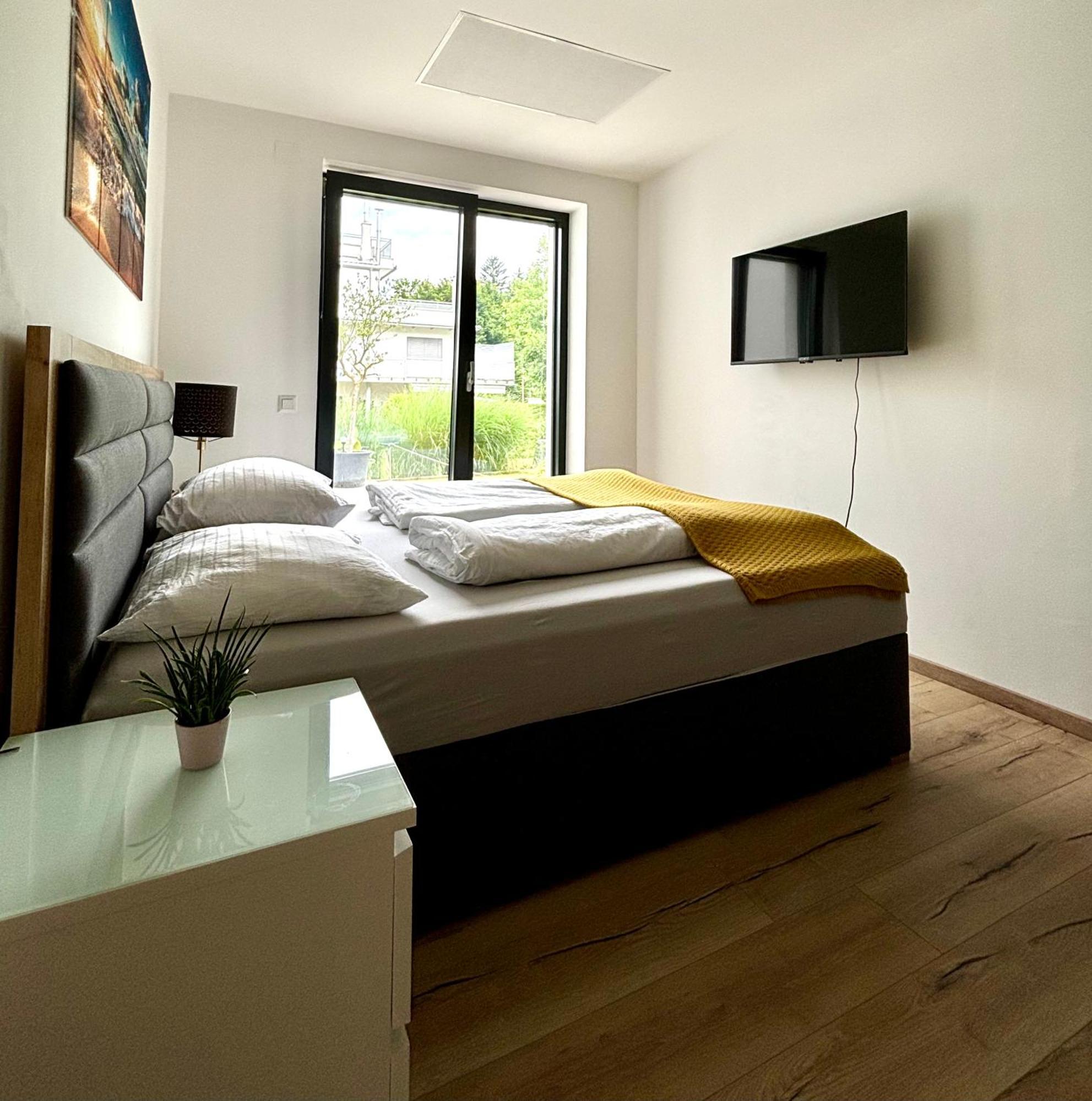 Schoene Wohnung Mit Terrasse Und Parkplatz فيلدين ام ورثرسي المظهر الخارجي الصورة