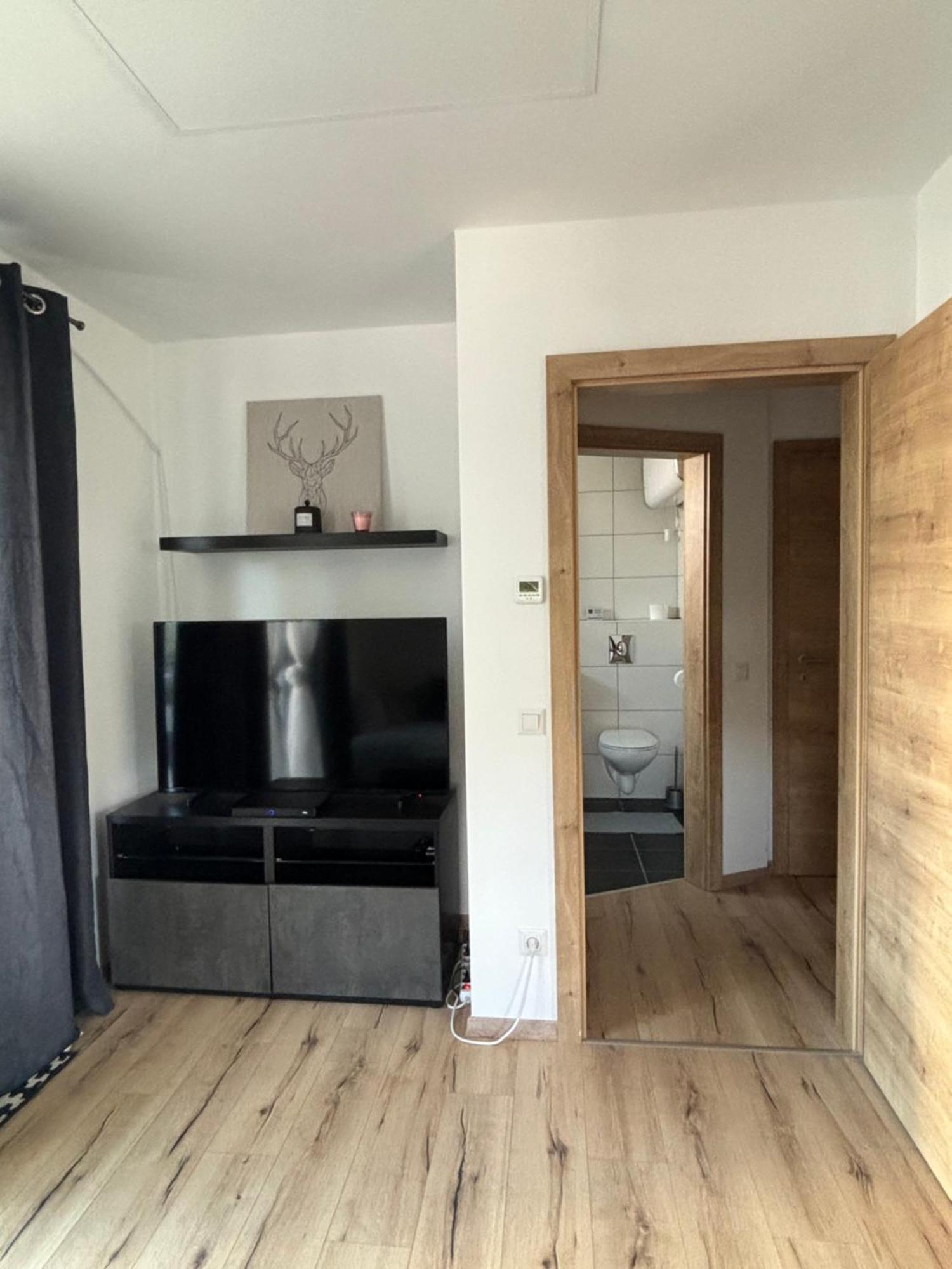 Schoene Wohnung Mit Terrasse Und Parkplatz فيلدين ام ورثرسي المظهر الخارجي الصورة