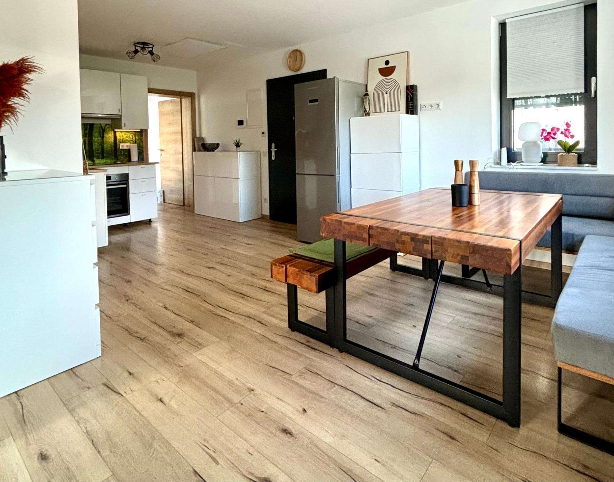 Schoene Wohnung Mit Terrasse Und Parkplatz فيلدين ام ورثرسي المظهر الخارجي الصورة