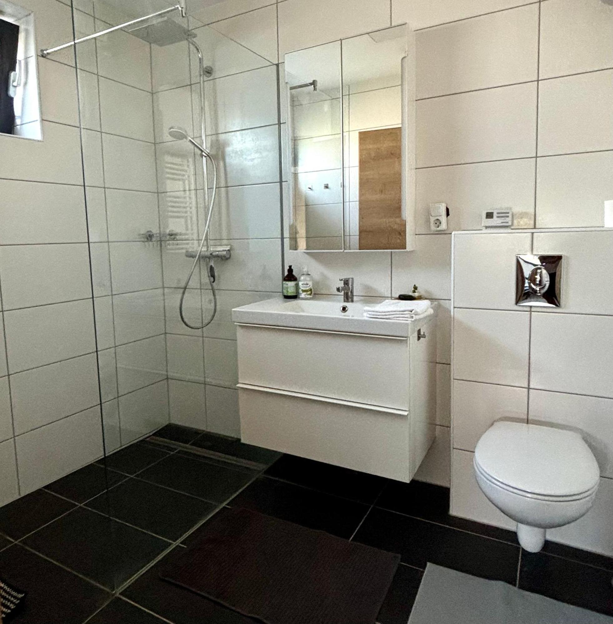 Schoene Wohnung Mit Terrasse Und Parkplatz فيلدين ام ورثرسي المظهر الخارجي الصورة