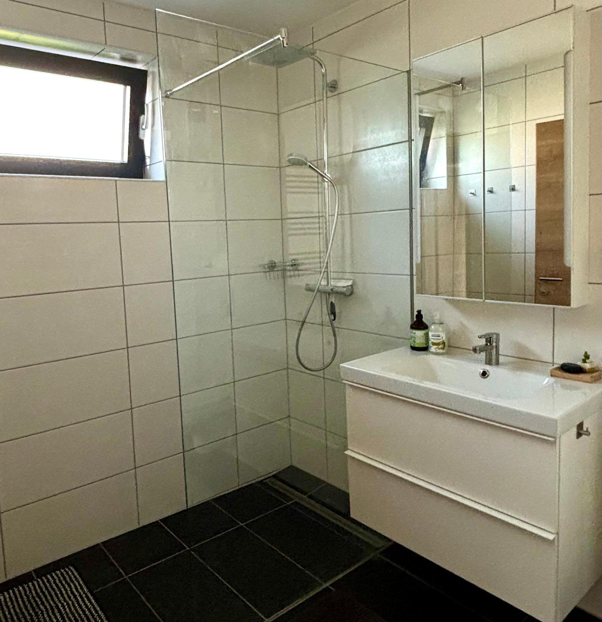 Schoene Wohnung Mit Terrasse Und Parkplatz فيلدين ام ورثرسي المظهر الخارجي الصورة